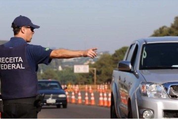 Servidor da Receita Federal em posto de controle na aduana -  (crédito: Divulgação/Sindireceita)