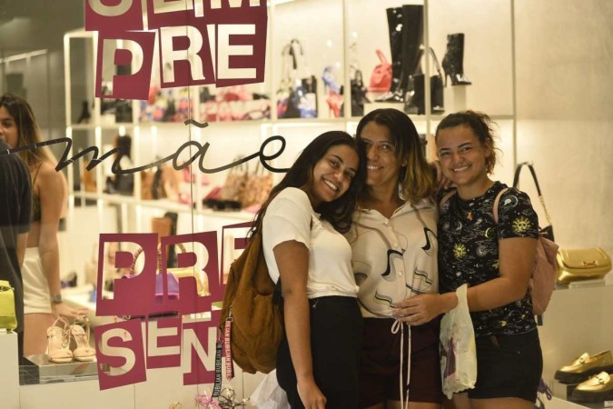  Isabel Rodrigues, Rafaela Turquye e Margonete: dia de presentes -  (crédito: Minervino Júnior/CB/D.A.Press)