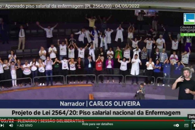 Houve comemoração das categorias que, pela primeira vez após a pandemia, puderam acompanhar a sessão nas galerias - (crédito: Reprodução: TV Câmara) Houve comemoração das categorias que, pela primeira vez após a pandemia, puderam acompanhar a sessão nas galerias - (crédito: Reprodução: TV Câmara)
