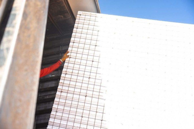 Montagem de  A invenção da cor: Magic Square #3., de Hélio OIticica, no CCBB