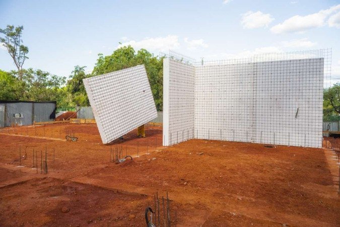 Montagem de  A invenção da cor: Magic Square #3., de Hélio OIticica, no CCBB