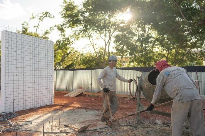 Montagem de  A invenção da cor: Magic Square #3., de Hélio OIticica, no CCBB