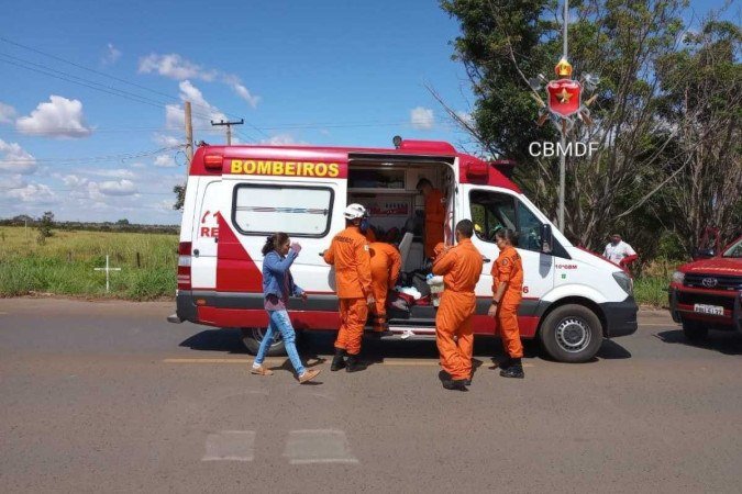Adolescente foi levado para o Hospital de Base, com traumatismo craniano grave. - (crédito: Divulgação/CBMDF) Adolescente foi levado para o Hospital de Base, com traumatismo craniano grave. - (crédito: Divulgação/CBMDF)