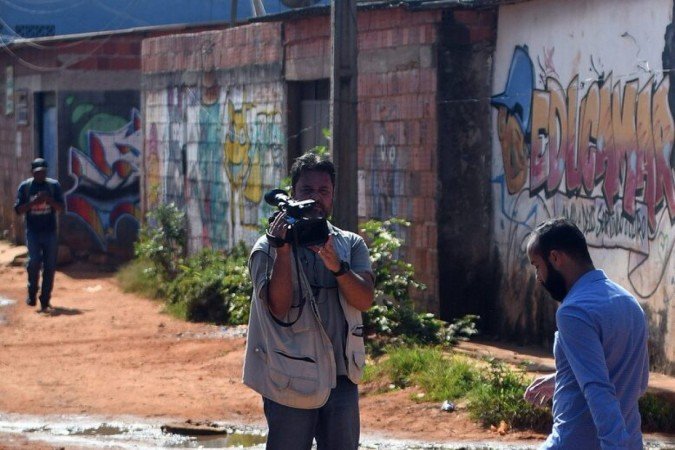  06/05/2022. Crédito: Ed Alves/CB/D.A Press. Brasil. Brasília - DF. Cidades. O DF tem aumento histórico de casos de dengue. Núcleo de Vigilância Ambiental faz vistoria na Estrutural, Chácara Santa Luzia. 