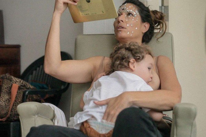 Giselle Itié estrela ao lado do filho no clipe Ocitocina - (crédito: Fernanda Hernandez ) Giselle Itié estrela ao lado do filho no clipe Ocitocina - (crédito: Fernanda Hernandez )