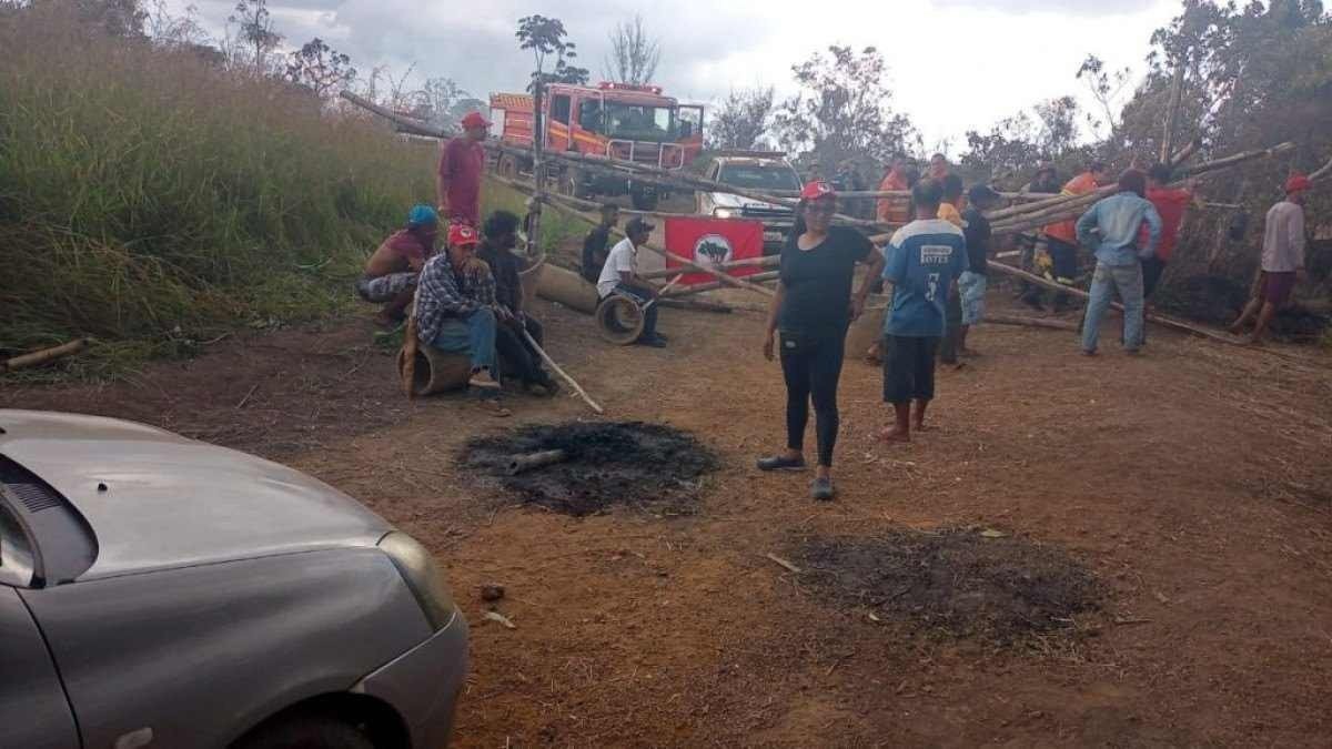 Integrantes do MST na ocupação Zona Rural Rio Preto, em Planaltina.