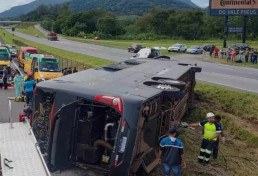 Ônibus de Conrado e Aleksandro estava acima da velocidade, diz laudo