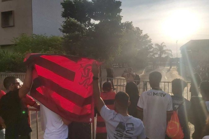 Flamengo chega na madrugada a Brasília para clássico contra o Santos