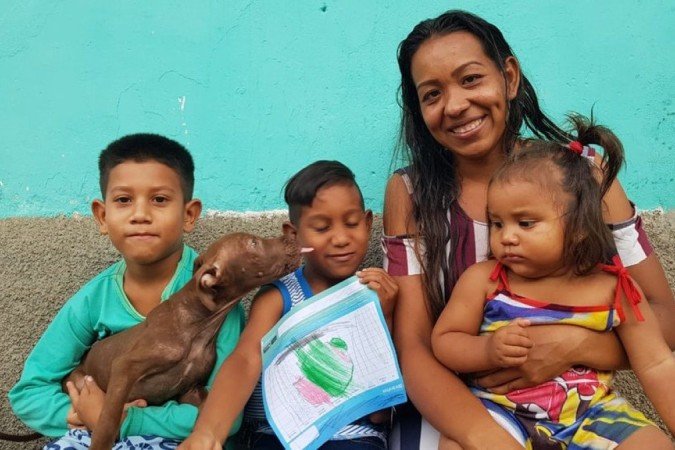 Visão Mundial Brasil - Verónica com os filhos Jeyver, de 7 anos, Keyner, de 4, e Josely, de 1 - Visão Mundial Brasil - Verónica com os filhos Jeyver, de 7 anos, Keyner, de 4, e Josely, de 1 -
