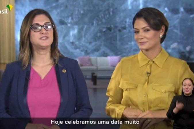 O pronunciamento durou três minutos e meio. Michelle ainda mandou O pronunciamento durou três minutos e meio. Michelle ainda mandou