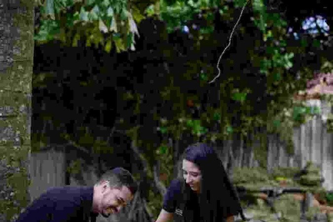  04/05/2022 Crédito: Marcelo Ferreira/CB/D.A Press. Brasil. Brasilia - DF -  Animais de apoio emocional, que auxiliam em tratamentos. Local Escola Fazendinha Interação. Livia Fernandes (diretora e terapeuta- vistido), Luana Borges (fonoaudióloga), Genilson Barbosa (psicólogo) e Sofia (aluna).
