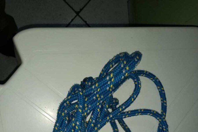 De acordo com a Policia Militar o pai utilizava a corda junto com a mãe e os irmãos na vítima na hora da agressão -  (crédito: Divulgação/Polícia Millitar)