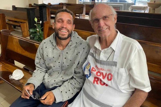 Diego e padre Júliko Lancellotti: acolhimento, vitória e nova perspectiva de vida - (crédito: Victor Angelo Caldini) Diego e padre Júliko Lancellotti: acolhimento, vitória e nova perspectiva de vida - (crédito: Victor Angelo Caldini)