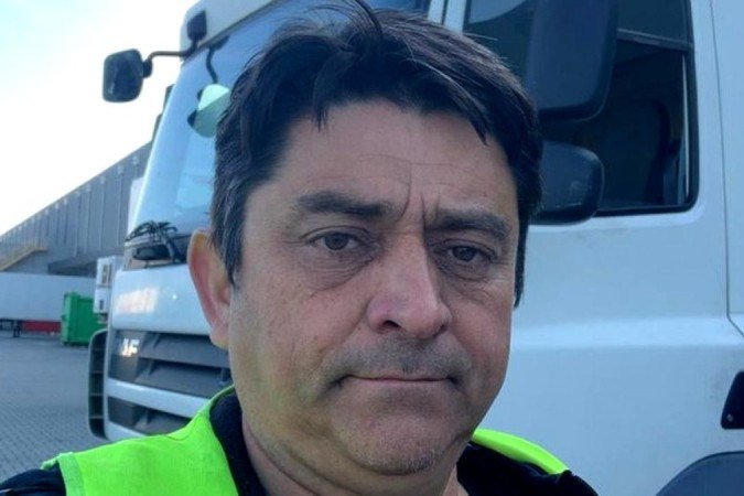 O caminhoneiro Reinaldo Moretti diz ter se mudado para Portugal após constantes altas do diesel e problemas econômicos no Brasil - (crédito: Arquivo Pessoal) O caminhoneiro Reinaldo Moretti diz ter se mudado para Portugal após constantes altas do diesel e problemas econômicos no Brasil - (crédito: Arquivo Pessoal)