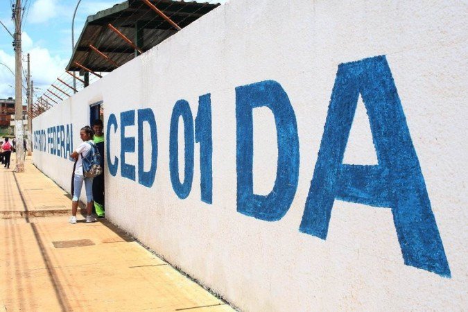 Fachada do CED 1 da Estrutural, escola cívico-militar com gestão compartilhada com a Polícia Militar do DF