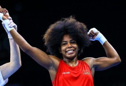 Jucielen Cerqueira e Caroline Almeida estreiam bem no Mundial de Boxe