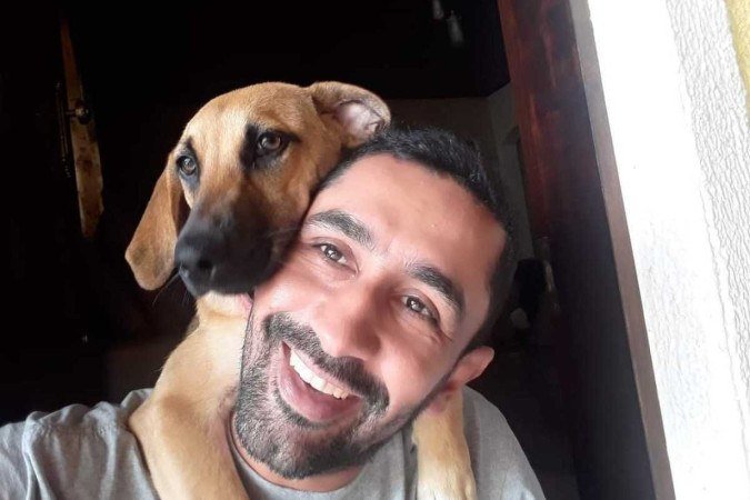 William Lima adotou a vira-lara Amora por meio do app PetPonto
