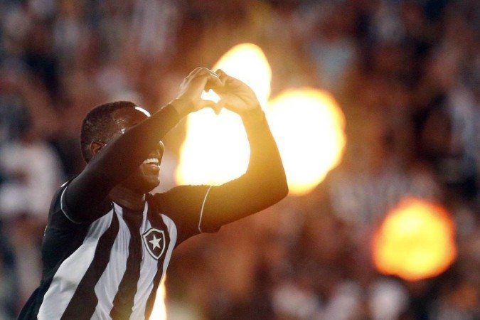 Botafogo tenta confirmar boa fase contra o América-MG, hoje, pelo Brasileirão