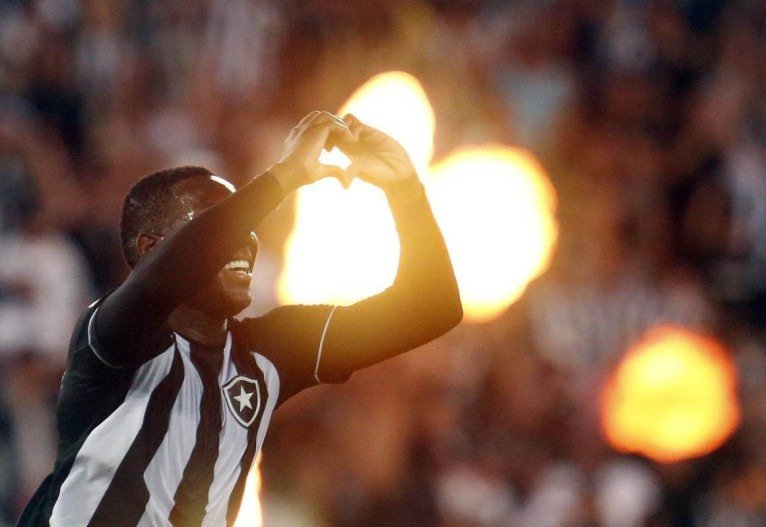 Patrick de Paula comemora seu primeiro gol com a camisa do Botafogo pelo Ceilândia