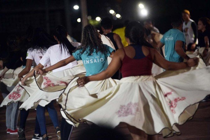 Depois de dois anos sem apresentações presenciais, grupos prometem espetáculos emocionantes durante a disputa que percorre as RAs