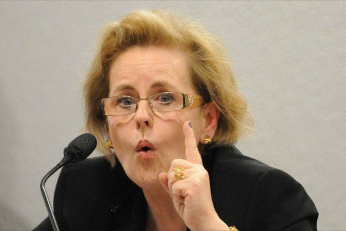  06/12/2011. Cr..dito: Ed..lson Rodrigues/CB/D.A Press. Brasil. Bras..lia - DF. Indicada para o cargo de ministra do Supremo Tribunal Federal - STF,  Rosa Maria Weber Candiota, fala durante sua sabatina na Comiss..o de Constitui....o, Justi..a e Cidadania - CCJ do Senado.
    