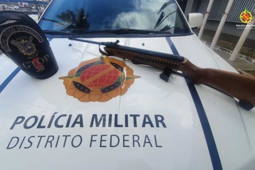 Motorista é presa no DF após apontar espingarda para outra condutora