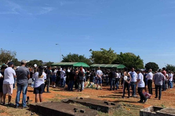 Enterro Warlison Rodrigues de Jesus, 31 anos, e Edson do Carmo, 62. Pai e filho assassinados em Taguatinga