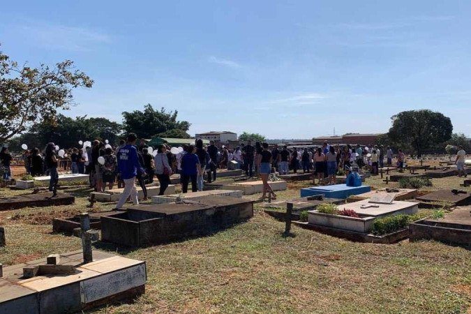 Enterro Warlison Rodrigues de Jesus, 31 anos, e Edson do Carmo, 62. Pai e filho assassinados em Taguatinga