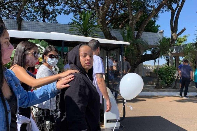 Priscila Rodrigues, irmã e filha de Warlison Rodrigues de Jesus, 31 anos, e Edson do Carmo, 62. Pai e filho assassinados em Taguatinga.