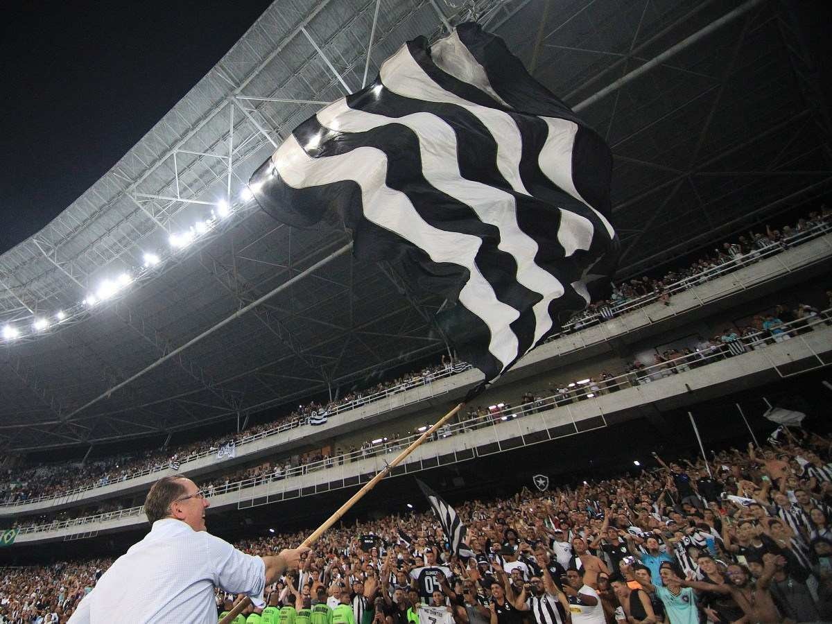 John Textor, dono da SAF do Botafogo, avança na conclusão da compra do Lyon