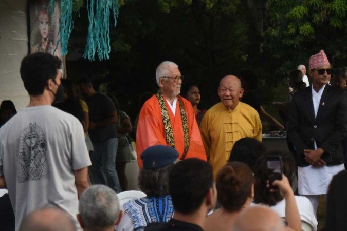  15/05/2022. Crédito: Ed Alves/CB/D.A Press. Brasil. Brasília - DF. Cidades. Celebração Vesak 2022.  Na foto o Metre Woo e o Monge Sato. 