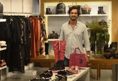 Dono de uma loja de roupas e calçados femininos, Thiago Maia aposta nas botas para a estação mais fria -  (crédito: Minervino Júnior/CB/D.A.Press)