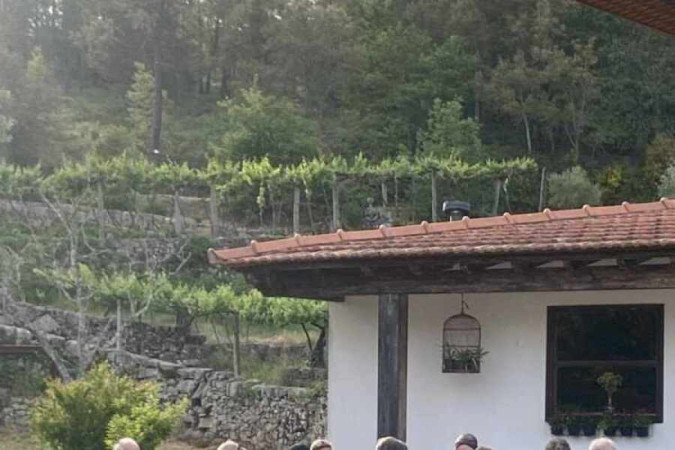  2022.  Revista. Caminho de Compostela no Albergue/Pousada Estábulo das Valinhas, em Vitorino do Pinãs, Portugal 
      