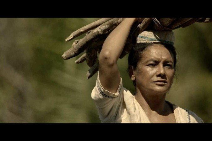 Dira Paes brilha como mais uma mãe-coragem, no filme de Renato Barbieri
      