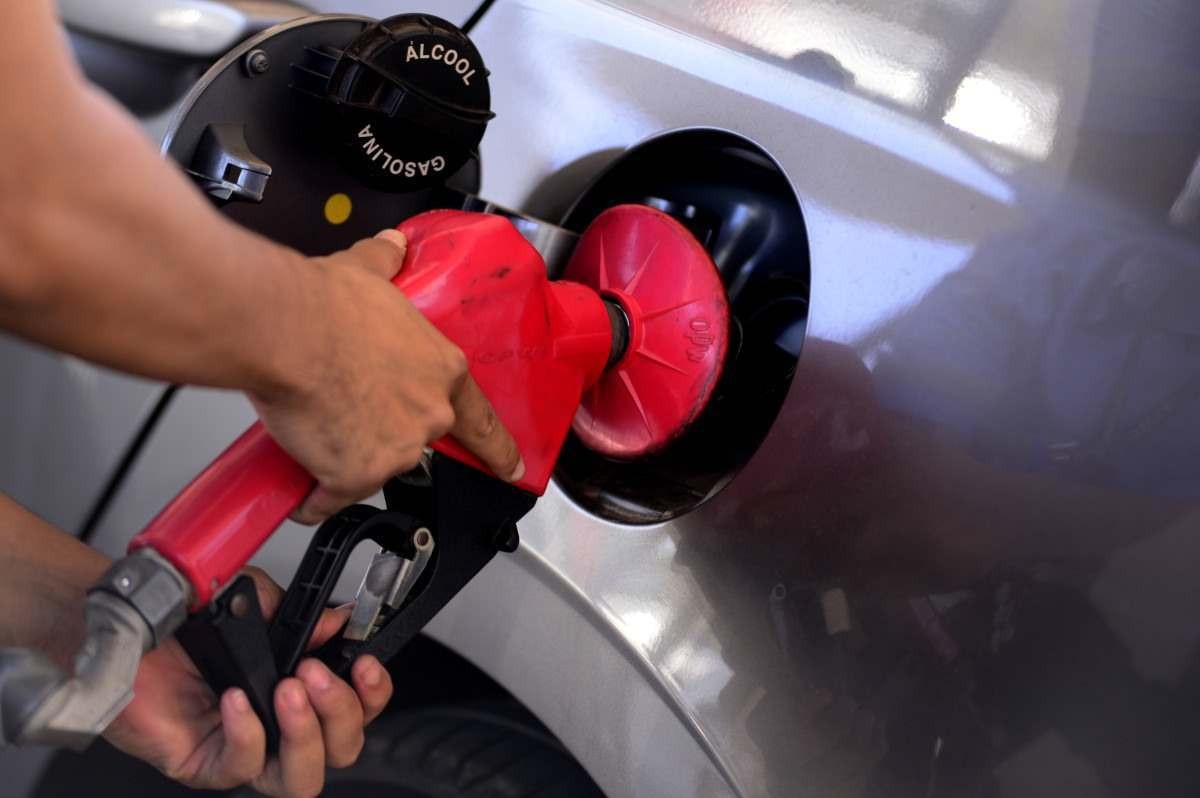 Preço do etanol sobe em 14 Estados e no DF e cai em 10, afirma ANP