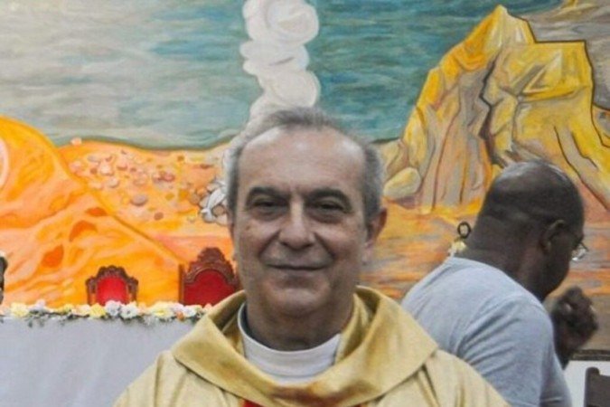 Arquidiocese de Brasília nomeia novo padre exorcista - Função será exercida pelo padre Silvio Ambrogio Albertario, pároco da paróquia São Pedro Apóstolo, em Ceilândia