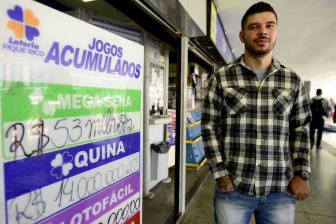  19/05/2022 Crédito: Marcelo Ferreira/CB/D.A Press. Brasil. Brasilia - DF -  Mega Sena acumulada. Adriano de OIiveira. -  (crédito:  Marcelo Ferreira/CB/D.A Press)