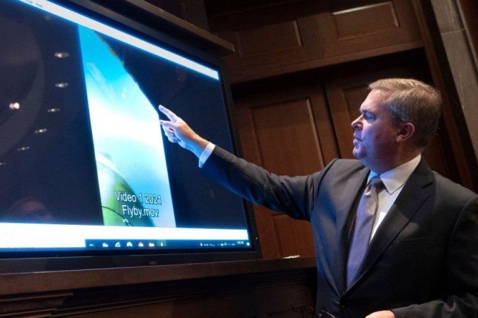 Scott Bray mostra um fenômeno aéreo inexplicável flagrado por uma aeronave militar -  (crédito: Getty Images)