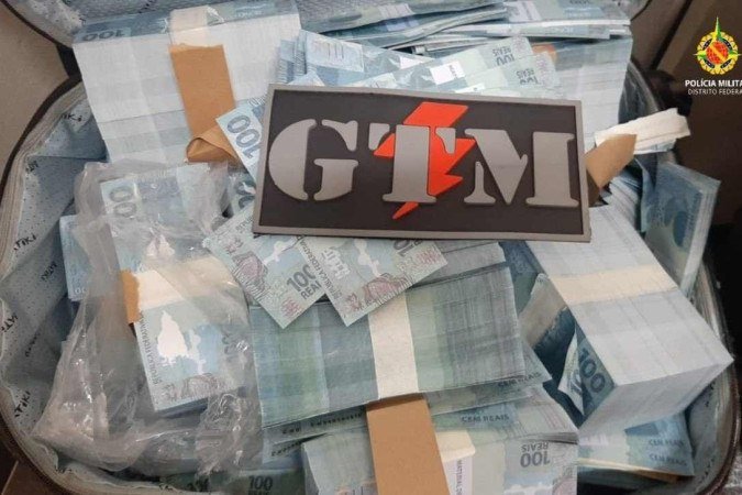 Mala foi encontrada por seguranças de um hotel nesta quinta-feira (19/5). Caso foi registrado na 5ª DP. - (crédito: Divulgação/PMDF) Mala foi encontrada por seguranças de um hotel nesta quinta-feira (19/5). Caso foi registrado na 5ª DP. - (crédito: Divulgação/PMDF)