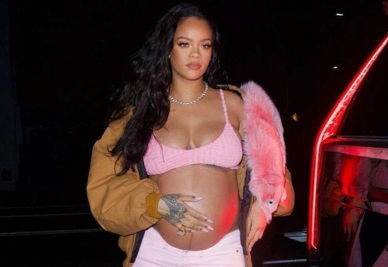 Novo taurino, filho de Rihanna nasceu h&aacute; uma semana, diz site
