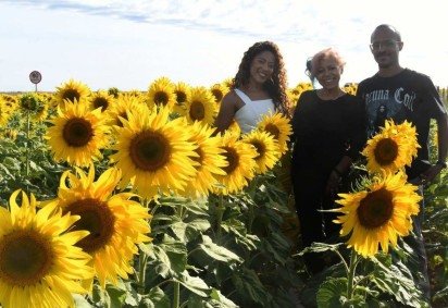 A família Costa colocou um lembrete no celular para não perder o momento certo da florada - (crédito: Fotos: Ed Alves/CB/D. A Press) A família Costa colocou um lembrete no celular para não perder o momento certo da florada - (crédito: Fotos: Ed Alves/CB/D. A Press)