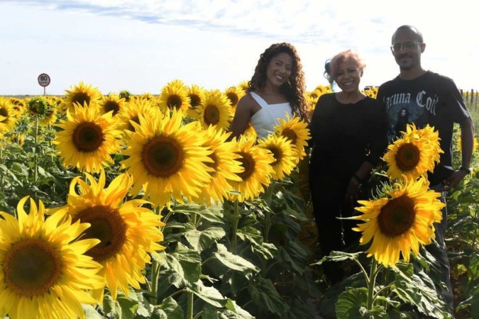 A família Costa colocou um lembrete no celular para não perder o momento certo da florada -  (crédito: Fotos:  Ed Alves/CB/D. A Press)