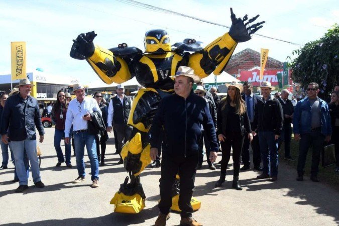 Ibaneis visitou a feira e destacou os avanços tecnológicos do setor agrícola