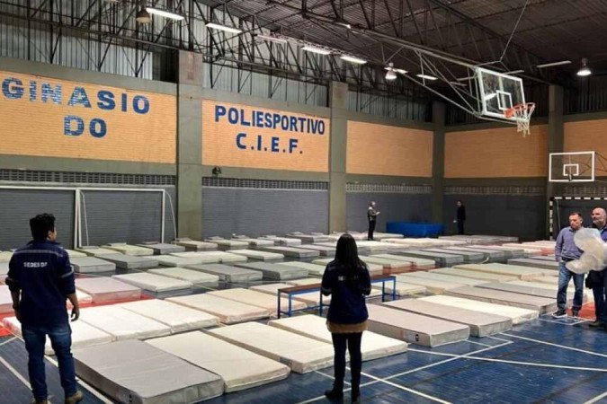 Ginásio Poliesportivo do CIEF, na Asa Sul, foi o primeiro abrigo instalado emergencialmente pelo GDF - (crédito: Divulgação/SEDES) Ginásio Poliesportivo do CIEF, na Asa Sul, foi o primeiro abrigo instalado emergencialmente pelo GDF - (crédito: Divulgação/SEDES)
