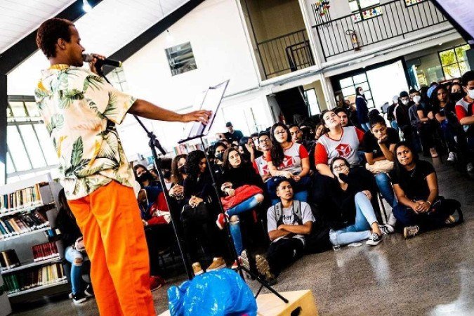 O Sarau teve início em abril e a previsão é que continue até o mês de junho. Através das performances, que vão até as escolas do DF, estudantes têm a oportunidade de ter um contato amplificado com a poesia