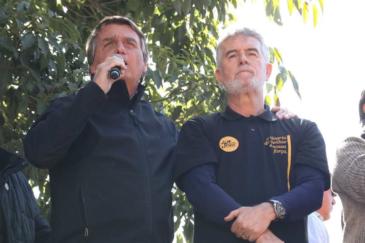 ‘Só Deus me tira daquela cadeira’, diz Bolsonaro na Marcha para Jesus