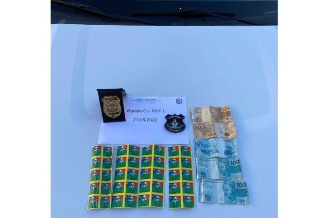 Advogado foi preso em flagrante por policiais penais após tentar entrar na PDF-I com selos de LSD. - (crédito: Divulgação/Seape) Advogado foi preso em flagrante por policiais penais após tentar entrar na PDF-I com selos de LSD. - (crédito: Divulgação/Seape)
