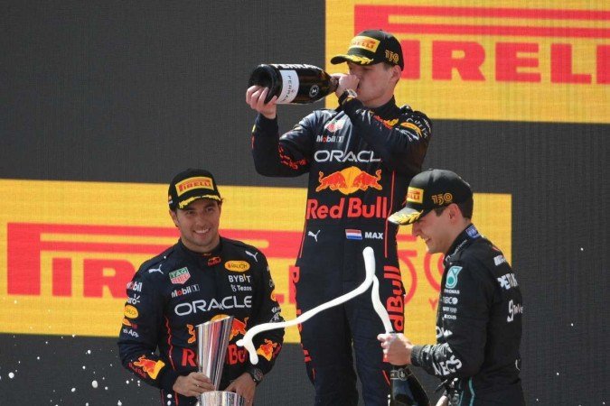 Max Verstappen comemorando sua vitória no GP da Espanha - (crédito: LLUIS GENE / AFP) Max Verstappen comemorando sua vitória no GP da Espanha - (crédito: LLUIS GENE / AFP)