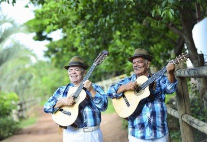 Zé Mulato (à esquerda) tem 76 anos e junto ao irmão, Cassiano, se tornou uma das referências da música caipira  -  (crédito: Luiz Fernandes ) -Zé Mulato (à esquerda) tem 76 anos e junto ao irmão, Cassiano, se tornou uma das referências da música caipira  -  (crédito: Luiz Fernandes )