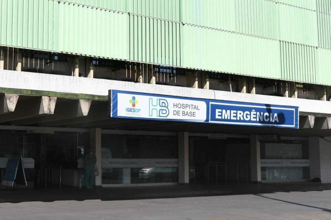  23/05/2022. Crédito: Ed Alves/CB/D.A Press. Brasil. Brasília - DF. Cidades. Fachada da Emergencia do Hospital de Base do DF.